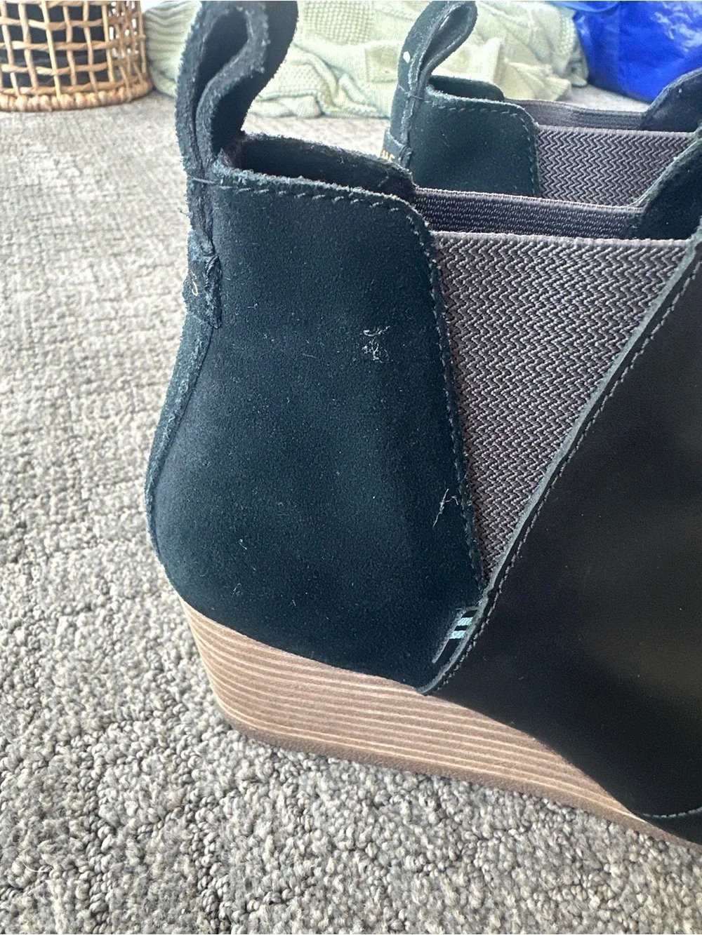 TOMS Black Leather Suede Chelsea Wedge Ankle Bootie Boho Chic - Size 7.5